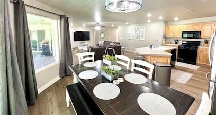 Spacious 3-BR condo with fitness room and AC in charming St. George near Zion