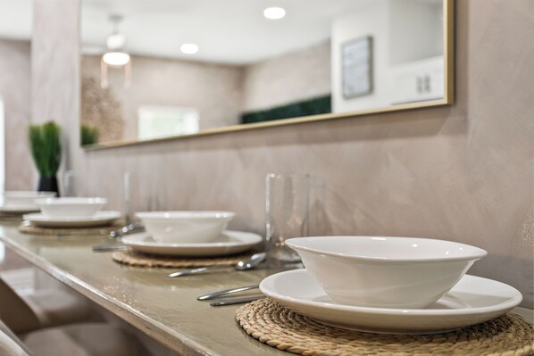 Dining - Modern 4BR/4BA Escape • 10 Min to Downtown ATL (Atlanta)