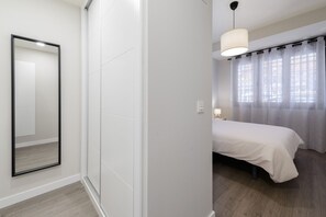 3 室のベッドルーム、デスク、アイロン / アイロン台、WiFi