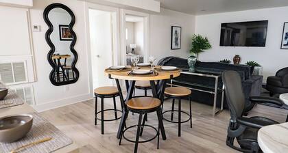 Stylish Downtown Apt - Workspace + Games + Parking