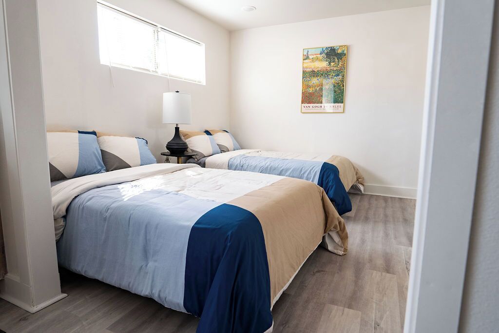 2 多间卧室、熨斗/ 熨衣板、WiFi、床单