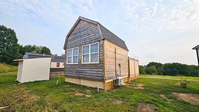 Cabin with Private HOT TUB!!! 8 minutes to Ark Encounter!!!