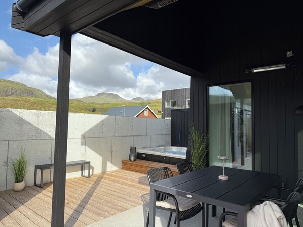 Outdoor dining - Luxury villa in Leynar (Leynar)
