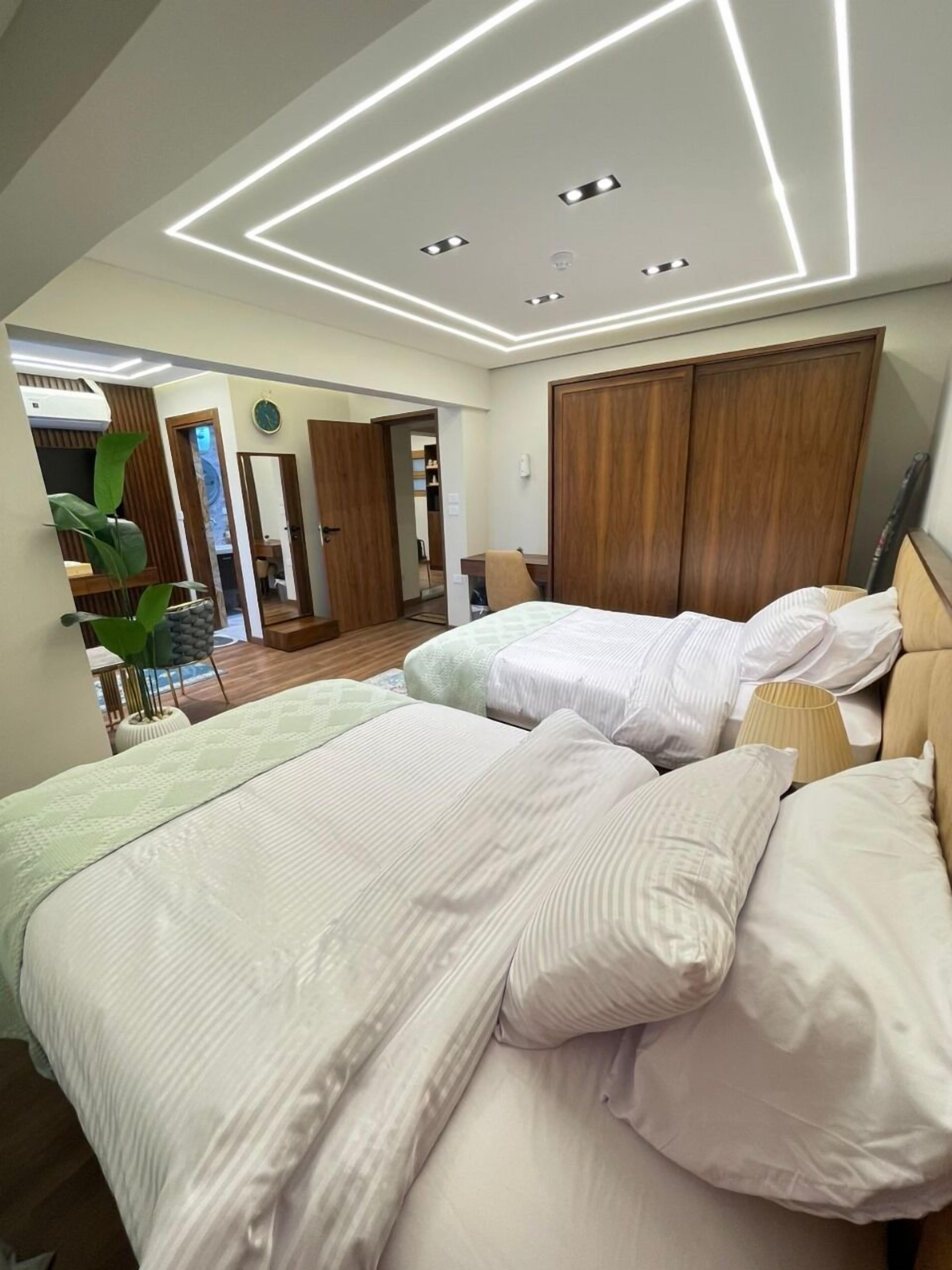 Deluxe-Studio | Laptopgeeigneter Arbeitsplatz, Bügeleisen/Bügelbrett, kostenloses WLAN