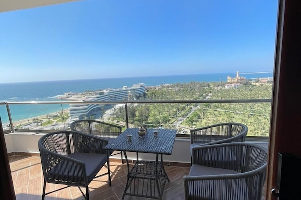 Deluxe Studio | In-room dining