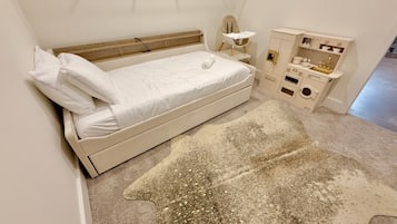 4 bedrooms, desk, iron/ironing board, travel cot