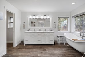 Douche, séchoir à cheveux, savon