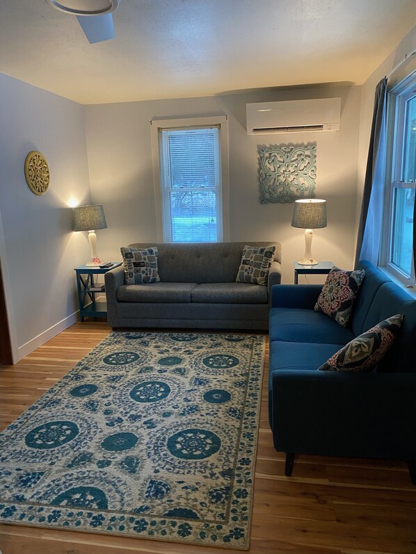 Living area - Charming 1 bedroom duplex in Fish Creek - Perfect for a little hideaway (Fish Creek)