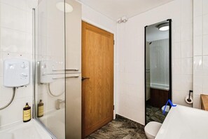 Handtücher, Seife, Toilettenpapier