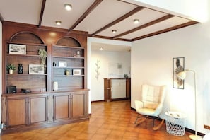 Interior - Elegant lake view penthouse (Intra)