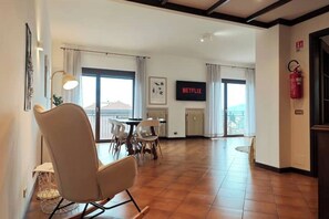 Dining - Elegant lake view penthouse (Intra)