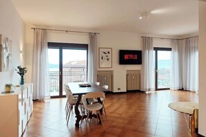 Dining - Elegant lake view penthouse (Intra)