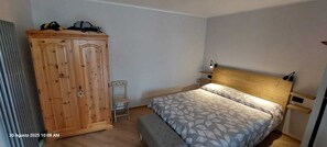 Bügeleisen/Bügelbrett, WLAN, Bettwäsche