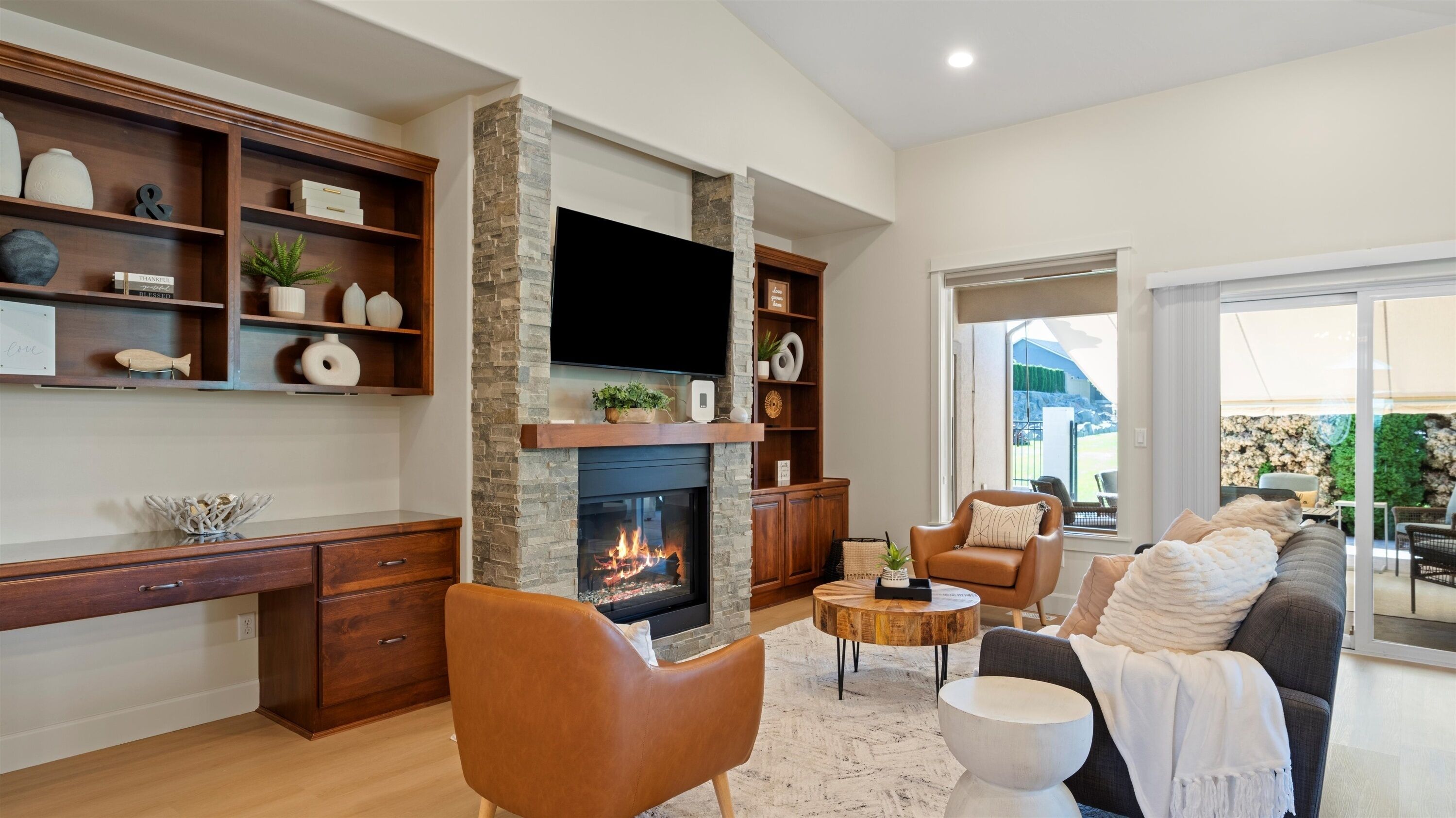 Smart TV, fireplace, stereo