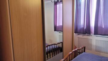 1 chambre, fer et planche à repasser, lit parapluie, Wi-Fi gratuit