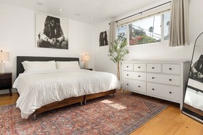 3 bedrooms, desk, iron/ironing board, travel crib