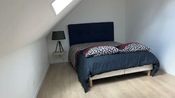 Iron/ironing board, free WiFi, bed sheets