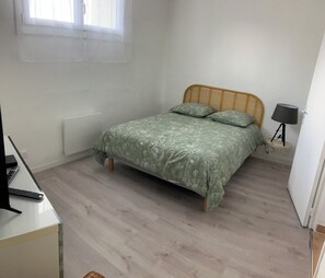 3 bedrooms, iron/ironing board, free WiFi, bed sheets - La P'tite Véronnaise (Savigny-en-Véron)
