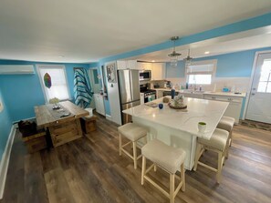Private kitchen - Enchanting 3-bedroom classic cottage with AC and modern luxury in Ocean City (Ocean City)