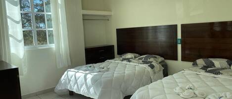 Habitación doble clásica | Escritorio y wifi gratis