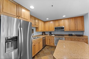 شقة (4 Bedrooms) | المنشأة من الخارج