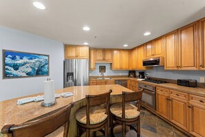 Condo (3 Bedrooms) | Exterior