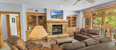 Condo (3 Bedrooms) | Depan hartanah