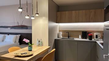 1 slaapkamer, een strijkplank/strijkijzer, gratis wifi, beddengoed