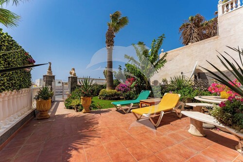 El Médano Apartment With Pool and Garden Views