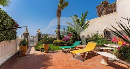 El Médano Apartment With Pool and Garden Views