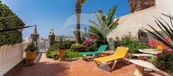 El Médano Apartment With Pool and Garden Views