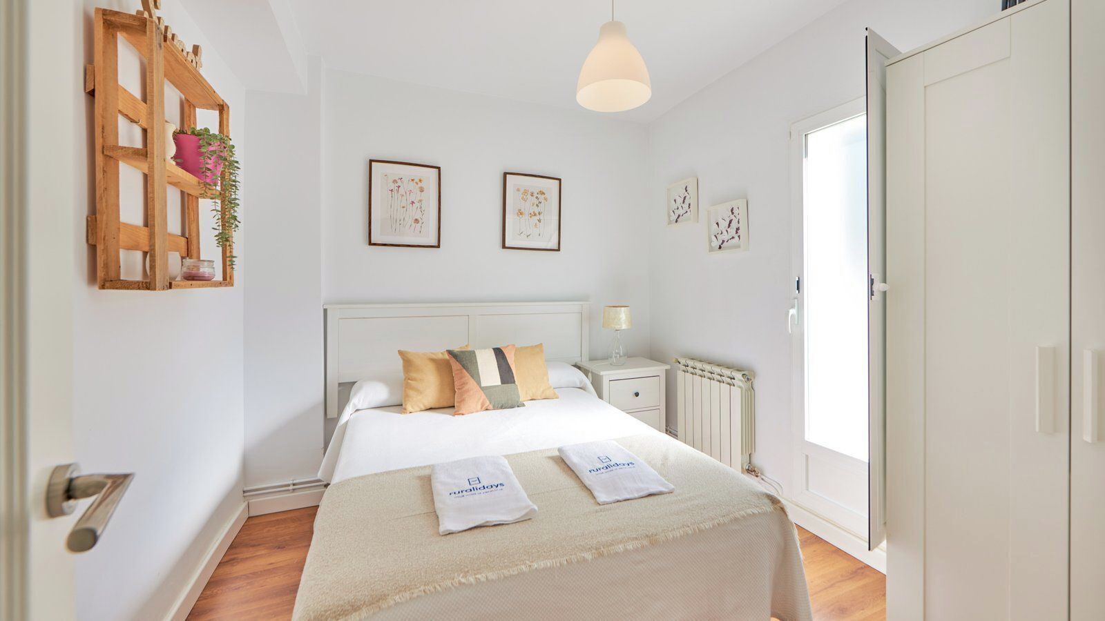 3 habitaciones, tabla de planchar con plancha, cuna de viaje y wifi 