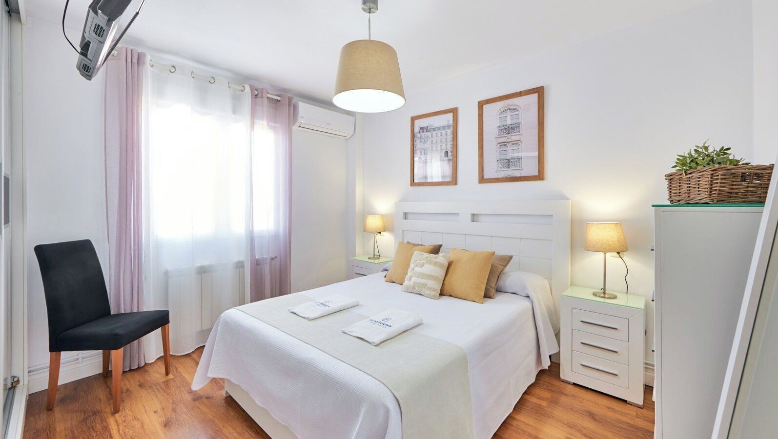 3 chambres, fer et planche à repasser, lit de bébé portatif, Wi-Fi