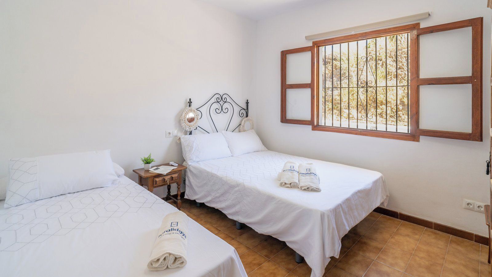 4 bedrooms, iron/ironing board, WiFi