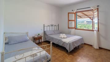 4 dormitorios, tabla de planchar con plancha, wifi