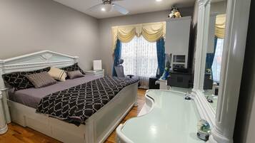 3 bedrooms, iron/ironing board, WiFi, bed sheets