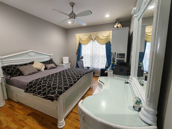 3 habitaciones, tabla de planchar con plancha, wifi y ropa de cama 