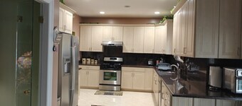 RYDER CUP Enjoyable 3-bedroom house in Hicksville near LIRR and major Highways