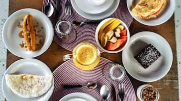 Free daily on-the-go breakfast