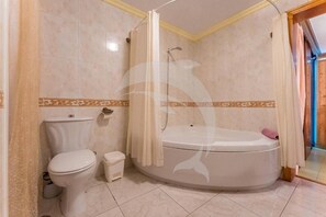 Bathroom - Relax in El Médano's Hidden Gem 1-bedroom Apartment (Granadilla de Abona)
