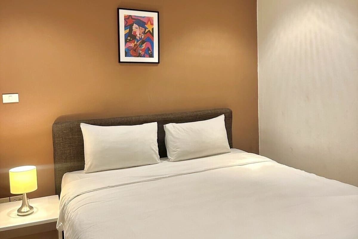 Double Room | In-room safe, blackout drapes, iron/ironing board, free WiFi