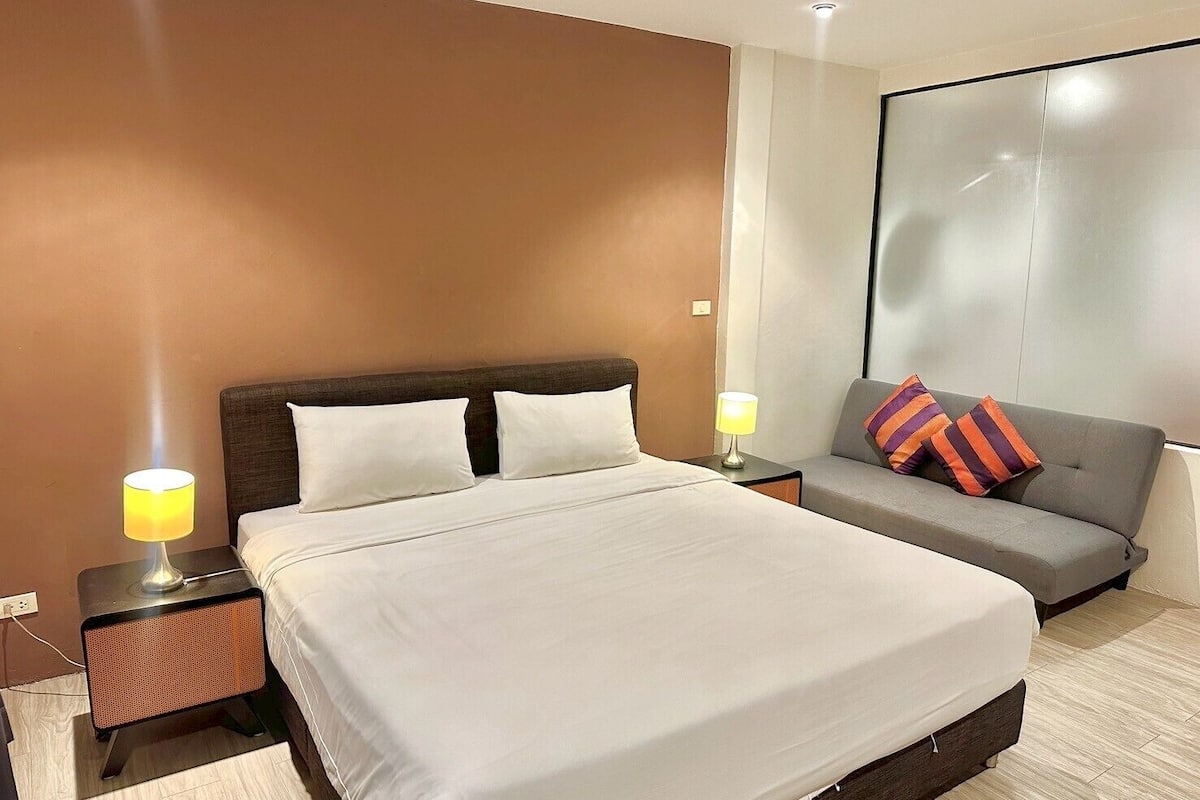 Deluxe Double Room | In-room safe, blackout drapes, iron/ironing board, free WiFi