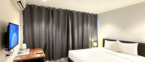 Tweepersoonskamer | Een kluis op de kamer, verduisterende gordijnen