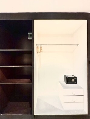Armoire