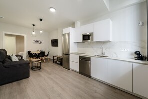 Fridge, microwave, dishwasher, coffee/tea maker