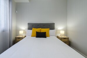 2 bedrooms, iron/ironing board, WiFi