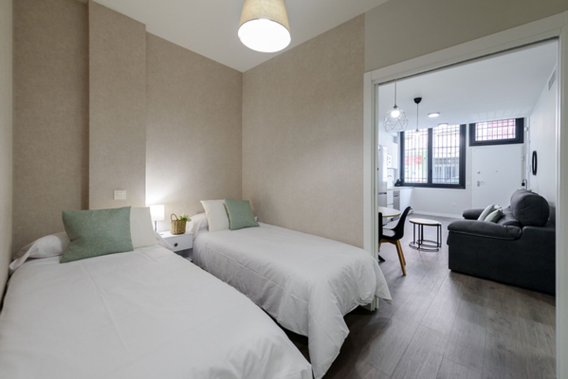 2 slaapkamers, een strijkplank/strijkijzer