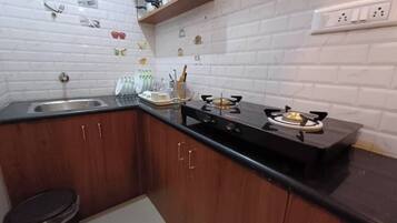 Cookware/dishes/utensils