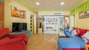 Apartament, 2 dormitoris, pati | Sala d'estar