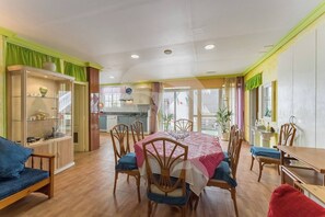 Apartment, 2 Schlafzimmer, Terrasse | Esszimmer